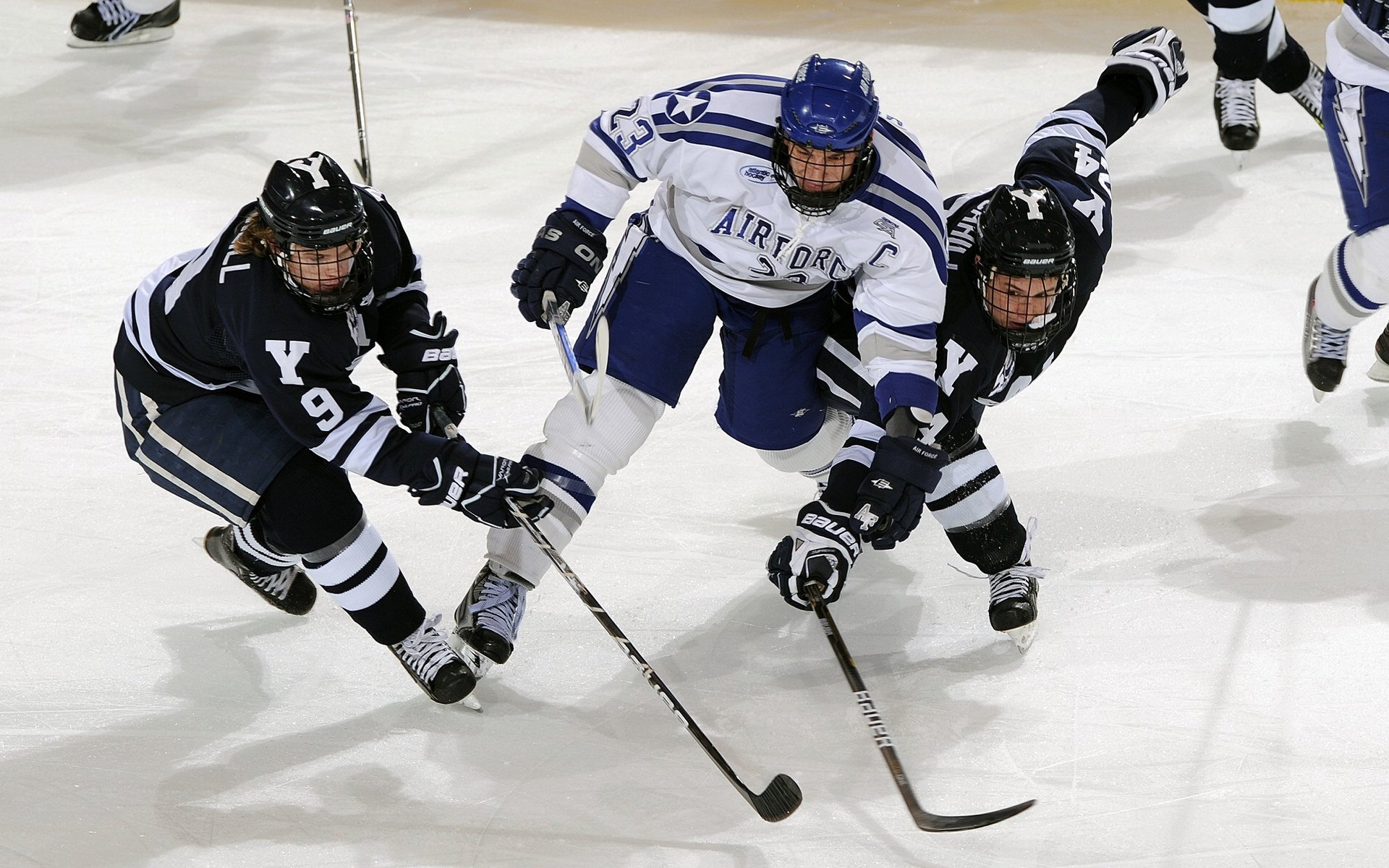 2026世界杯预选赛激战正酣,多支豪门球队提前锁定席位,亚洲区竞争白热化