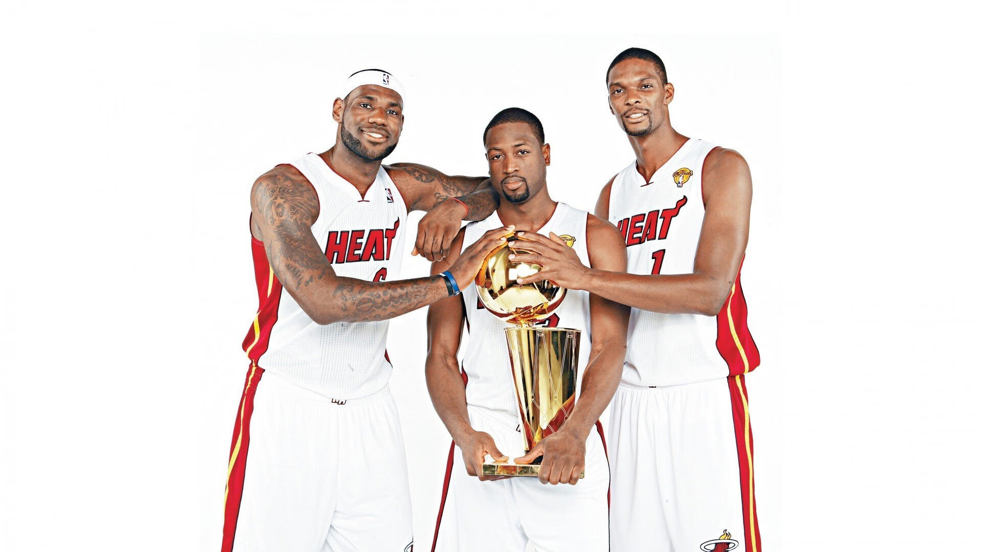 梅西第七次捧起金球奖 阿根廷巨星再创足坛历史