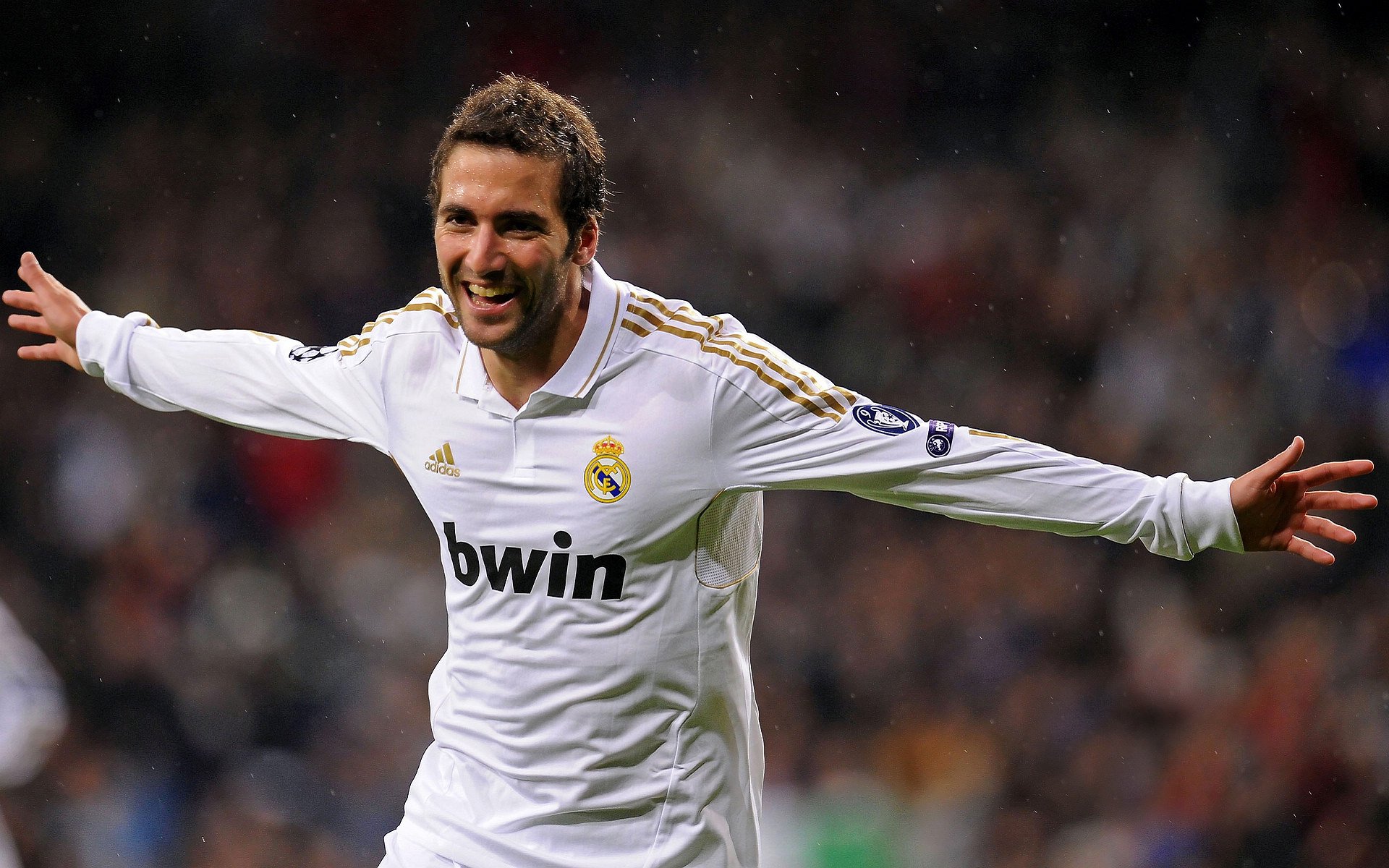 归化球员助力国足崛起 多元化阵容开启新时代