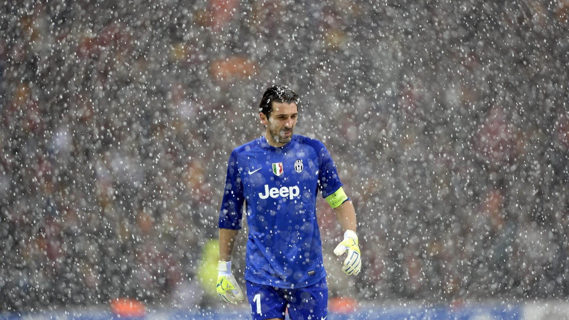 中超联赛激战正酣,争冠保级悬念迭起