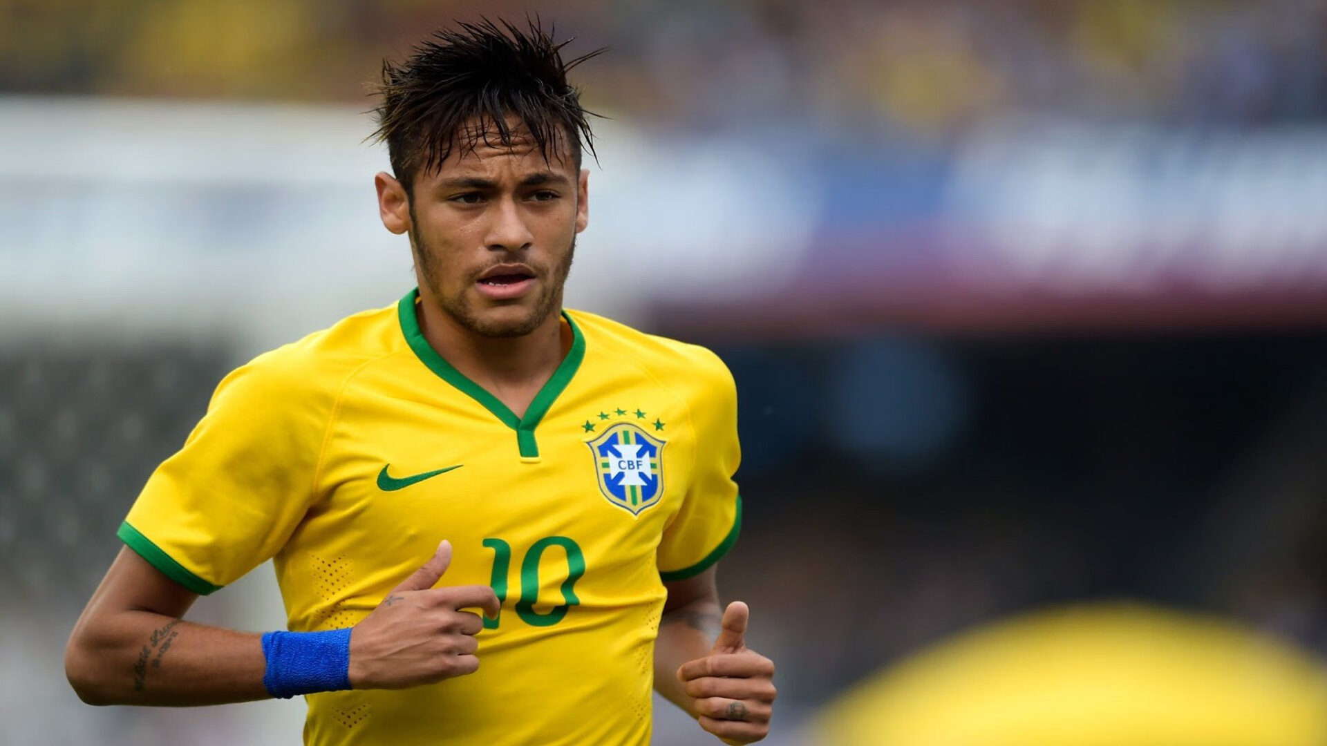 中超联赛激战正酣,争冠保级悬念迭起,本土新星闪耀赛场