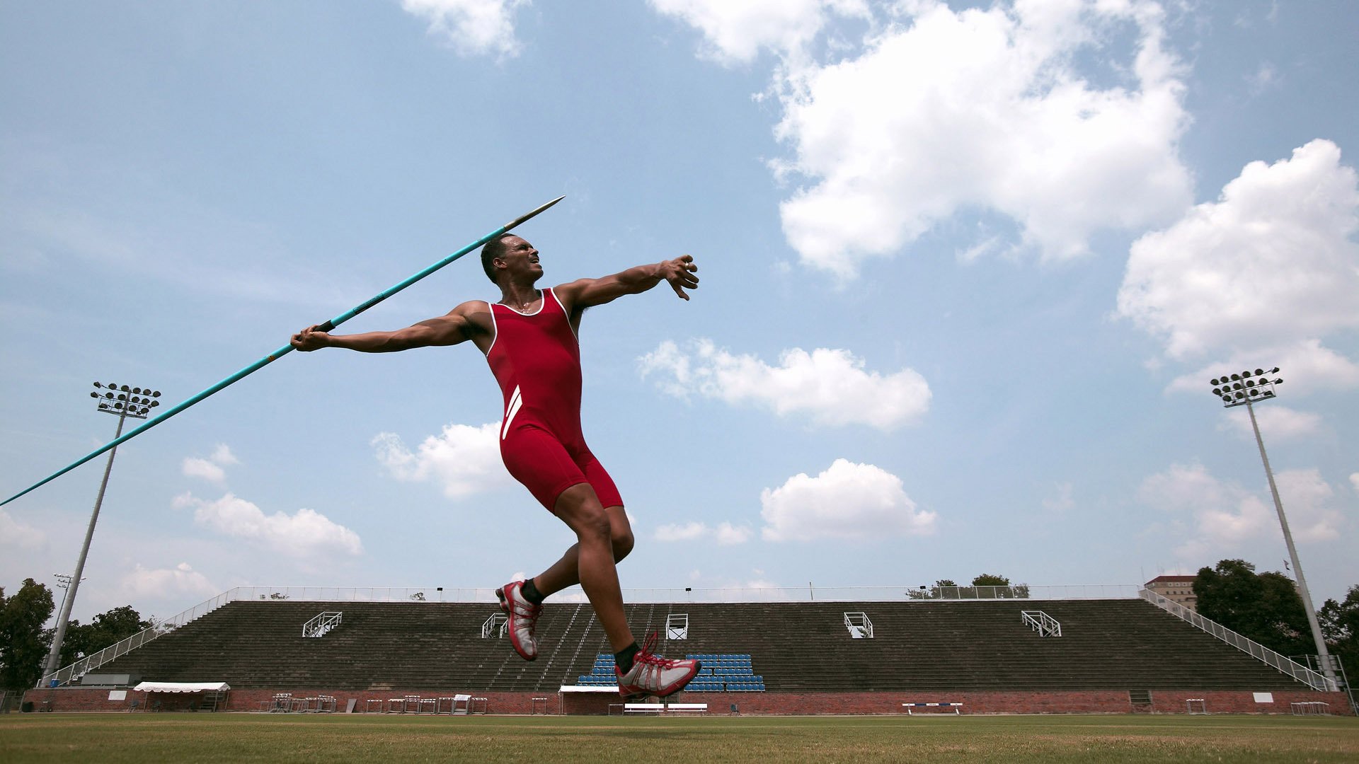 梅西第七次捧起金球奖 刷新历史纪录再创足坛传奇