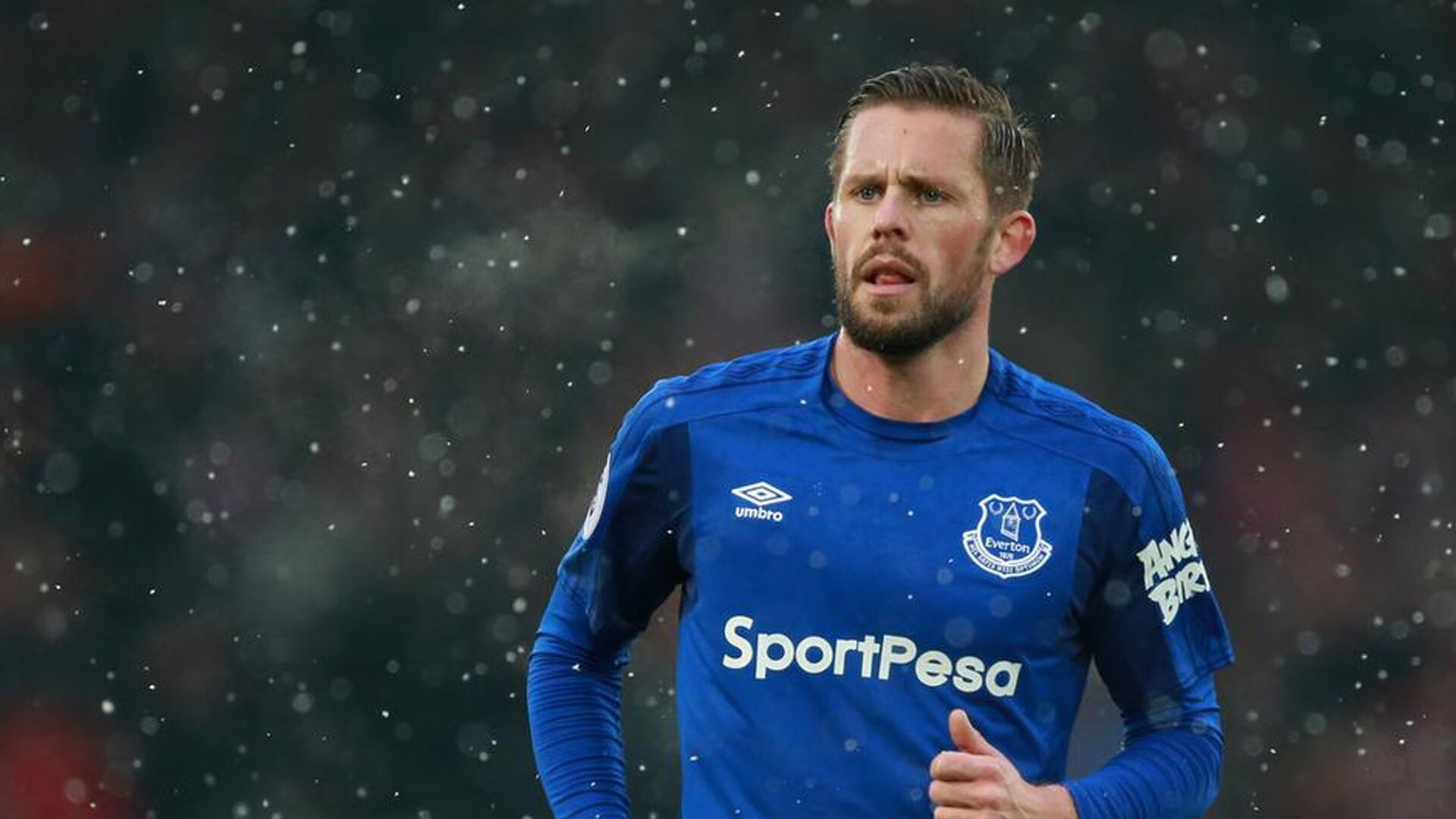 梅西第八次捧起金球奖 刷新历史纪录再创辉煌